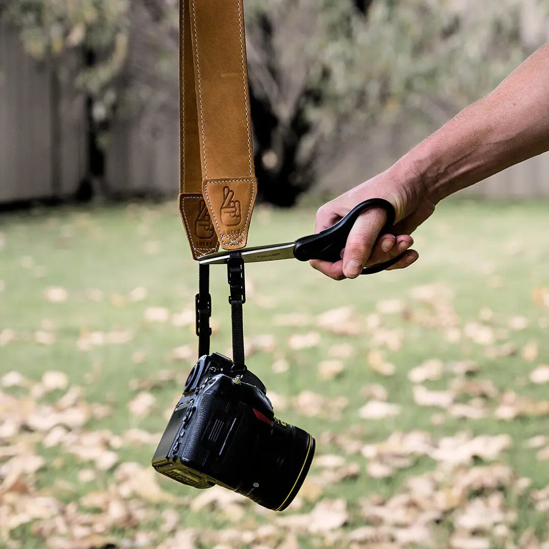 cut proof anti theft camera strap being tested